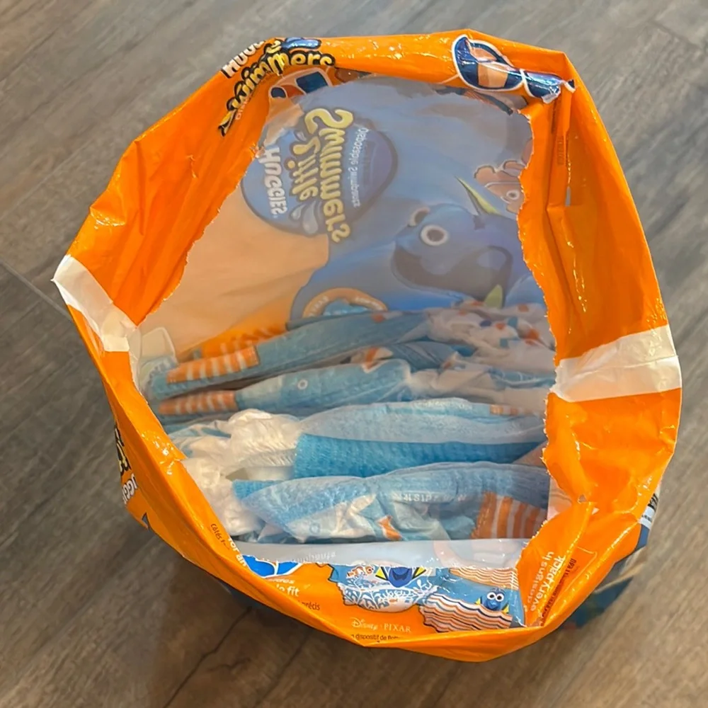 Huggies Little Swimmers Size 4 Nemo Orange Blue Swim Diapers 6ct‎ 24-34 lbs